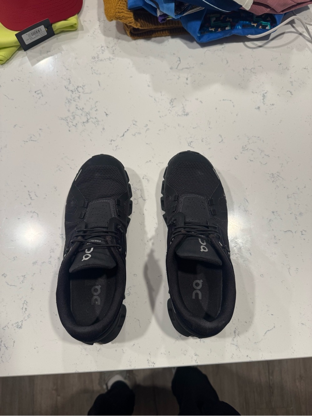 On Running Women’s Cloud Sneakers in Black Size 7